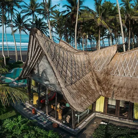 Absolute Beachfront Villa Laut